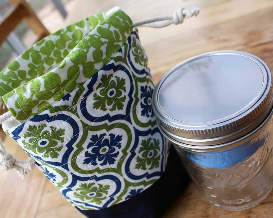 Insulated lunch bag for pint Mason jar